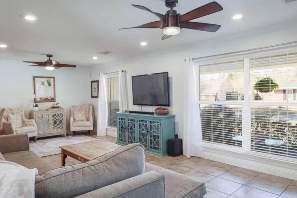 4/3 Home Centrally Located, Beach, Casino, Airport, Dining, Golfing, Shopping, Entertainment Gulfport Ngoại thất bức ảnh